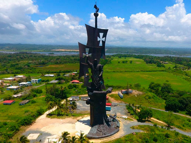 Statue of Cristobal Colón